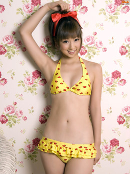 Erotic pics of model Yuko Ogura