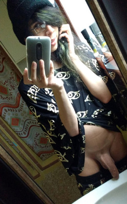Young asian shemale shows nude selfies