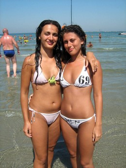Naked babes on the beach, teens posing..