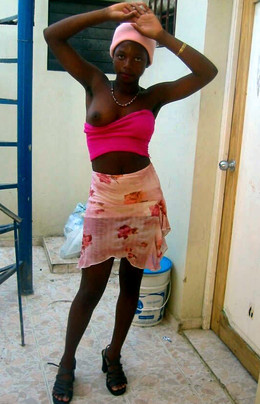 Amateur african teen girl undressing..